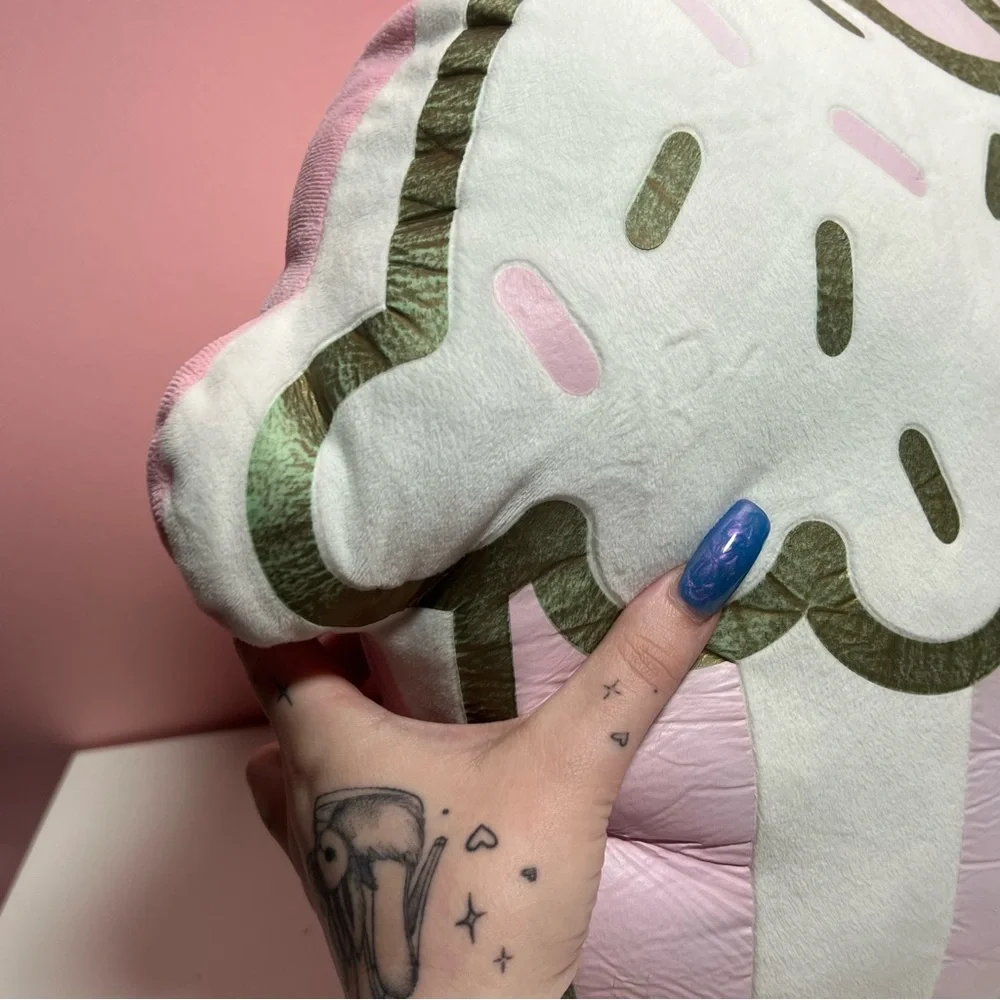 Y2K 2000s mcbling Sanrio hello kitty cafe cupcake pillow
